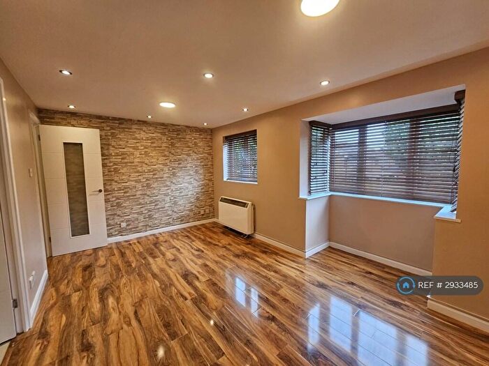 2 Bedroom Flat To Rent In Falcon Way, London, NW9