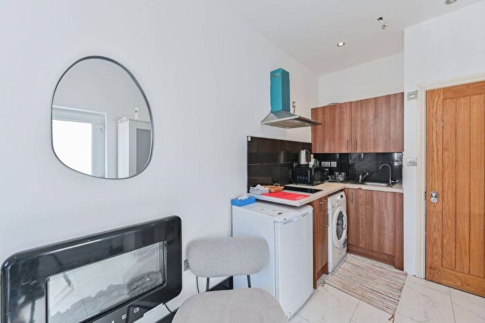 Studio To Rent In Edgehill Road, Mitcham, CR4
