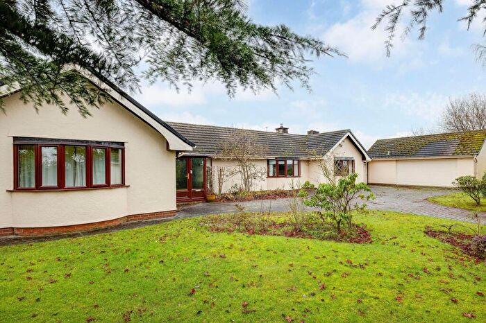 4 Bedroom Detached Bungalow For Sale In Barrow Lane, Great Barrow, CH3