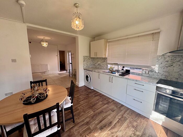 2 Bedroom Flat To Rent In Charnwood Grove, West Bridgford, NG2