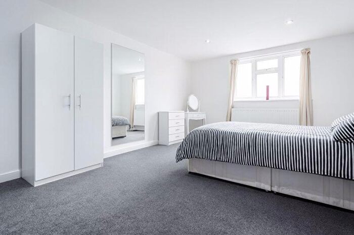 5 Bedroom House To Rent In X Bedroom House With Hmo Licence - Wood Green, N22