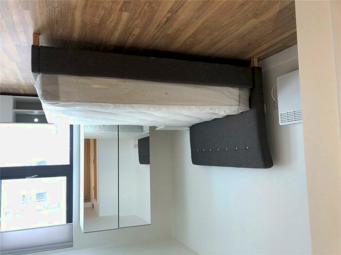 Flat To Rent In Manchester Waters, Pomona Strand, Old Trafford, M16