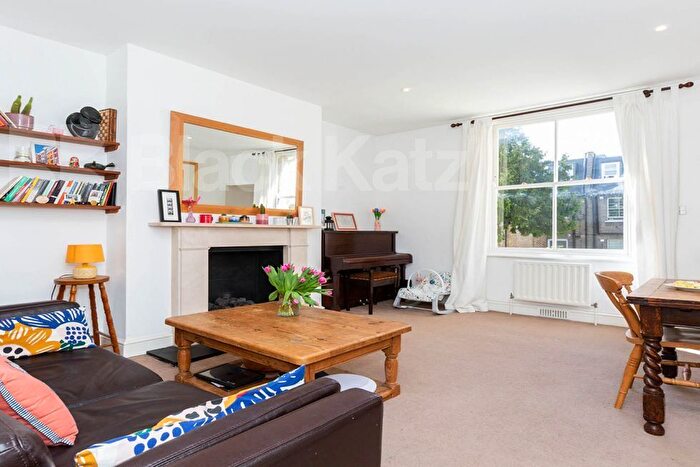 2 Bedroom Flat To Rent In Coverdale Road, Shepherds Bush, W12