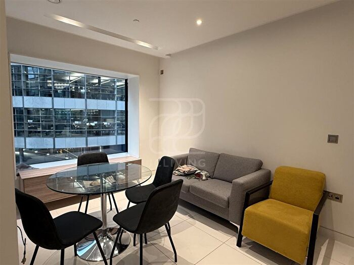 1 Bedroom Flat To Rent In Sugar Quay, London, EC3R