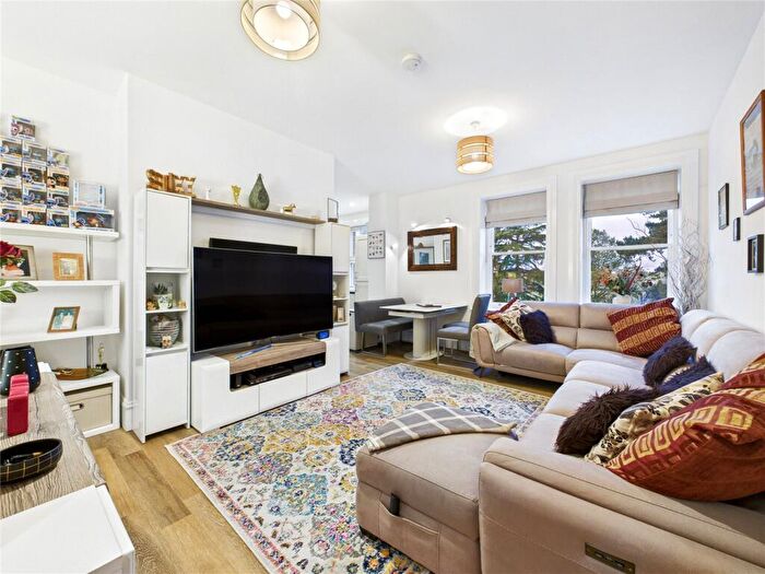 2 Bedroom Apartment For Sale In Meeanee Mews, Colchester, Essex, CO2