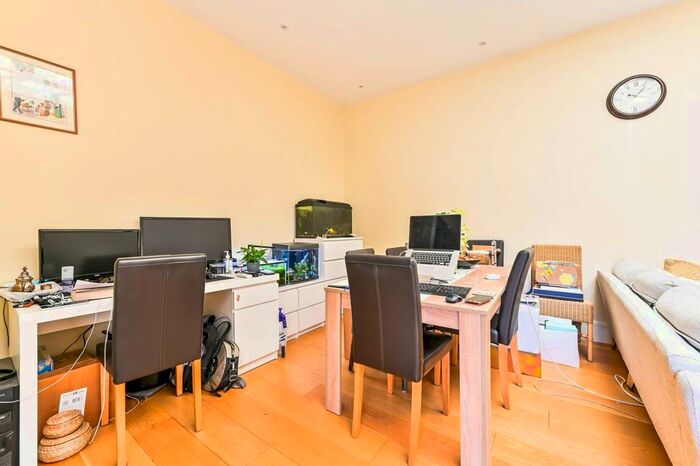 1 Bedroom Flat To Rent In Rosebery Mews, Brixton Hill, London, SW2