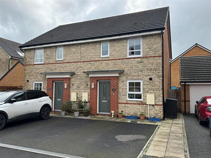 3 Bedroom Semi-Detached House For Sale In Beauchamp Avenue, Midsomer Norton, BA3
