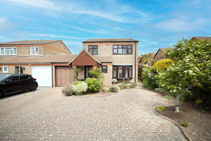 3 Bedroom Link Detached House For Sale In Ramsay Way, Eastbourne, BN23