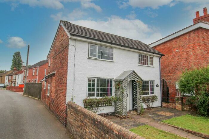 3 Bedroom Detached House For Sale In South Street, Alford, LN13