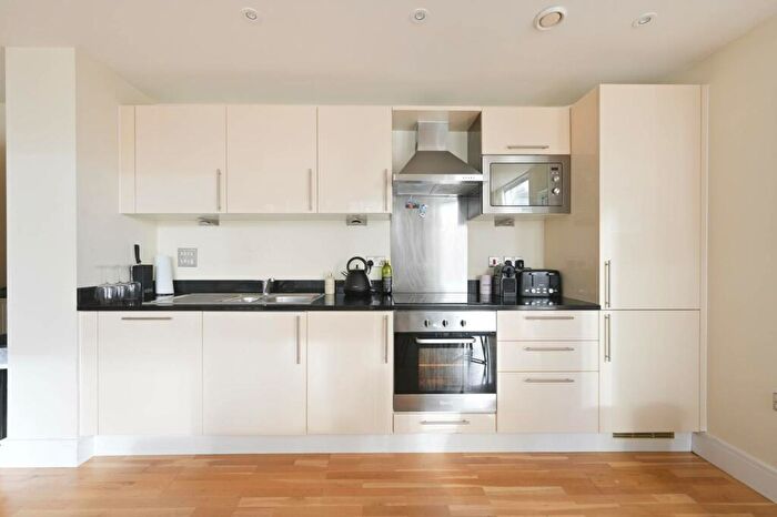 2 Bedroom Flat To Rent In Cobalt Point, Canary Wharf, London, E14