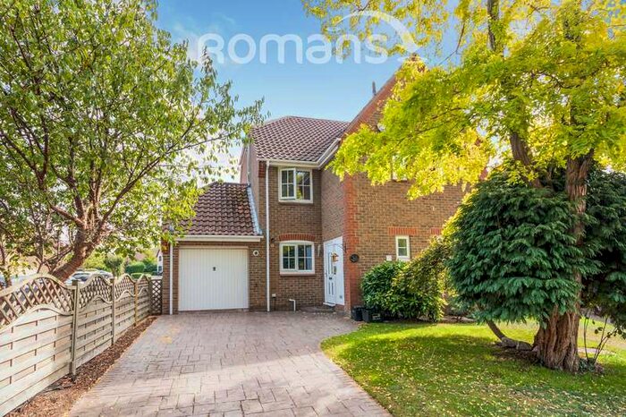 2 Bedroom Terraced House To Rent In Macphail Close, Wokingham, RG40