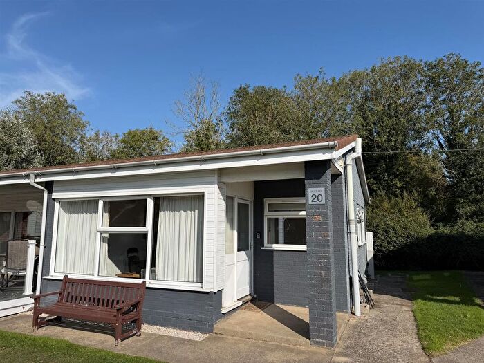 2 Bedroom Chalet For Sale In Marsh Road, Oulton Broad, Lowestoft, NR33