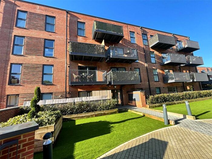 1 Bedroom Flat To Rent In Station Road, Hook, Hart, RG27