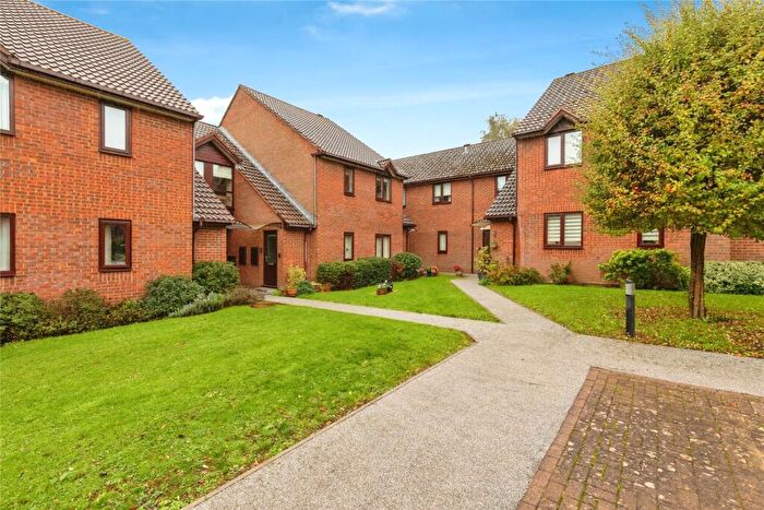 2 Bedroom Apartment For Sale In Fallodon Court, Bristol, BS9