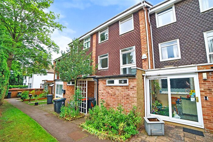 4 Bedroom Town House To Rent In Oberon Court, Bedford, MK40