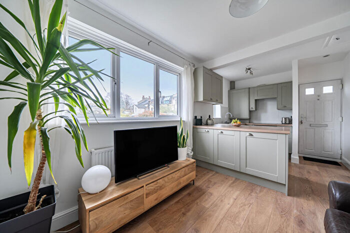 2 Bedroom Flat For Sale In Blythe Close, London, SE6