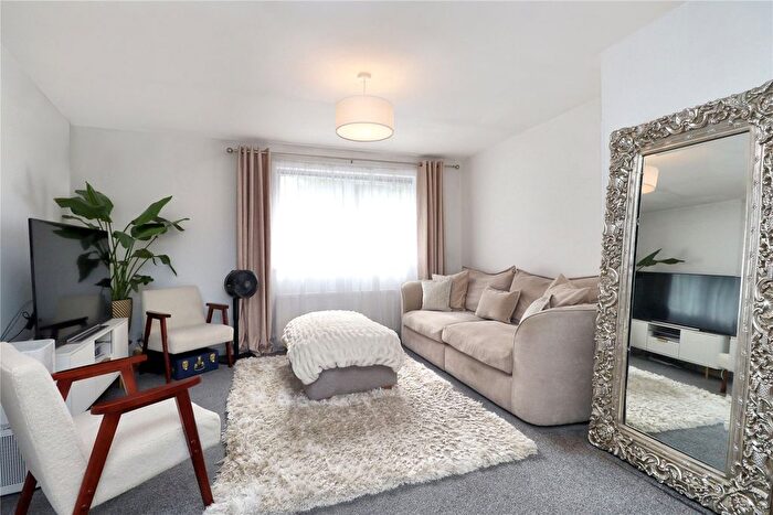 1 Bedroom Flat For Sale In Woking, Surrey, GU21