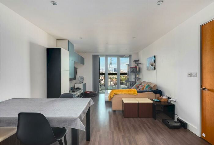 2 Bedroom Flat To Rent In Barking Road, Canning Town, London, E16