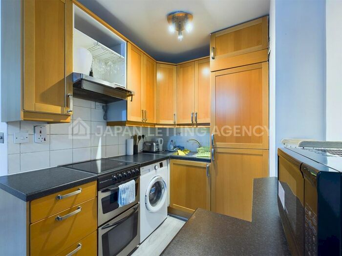 Studio To Rent In Cromwell Road, London, SW5
