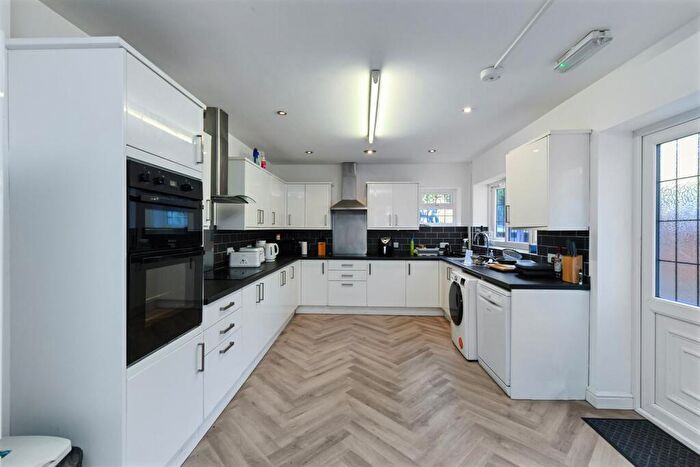 6 Bedroom Semi-Detached House To Rent In Arthur Street, NG7