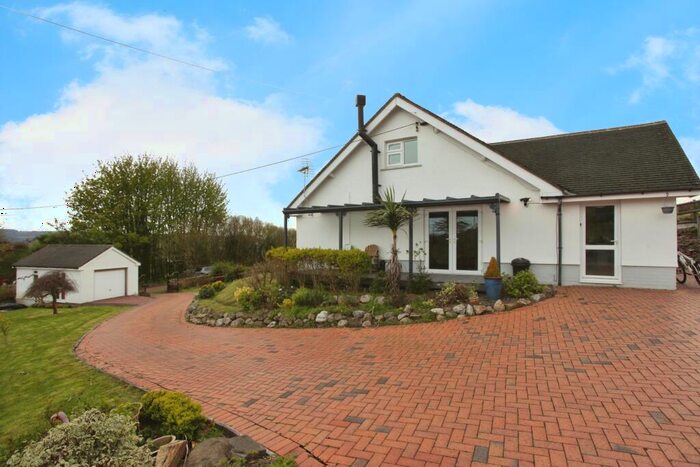 4 Bedroom Detached House For Sale In Mountain Road, Caerphilly, CF83