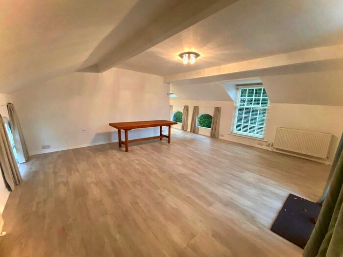 1 Bedroom Flat To Rent In Hampermill Lane, Watford, WD19