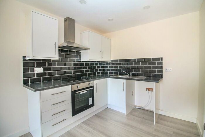 1 Bedroom Apartment To Rent In Stone Hall Road, Bradford, BD2