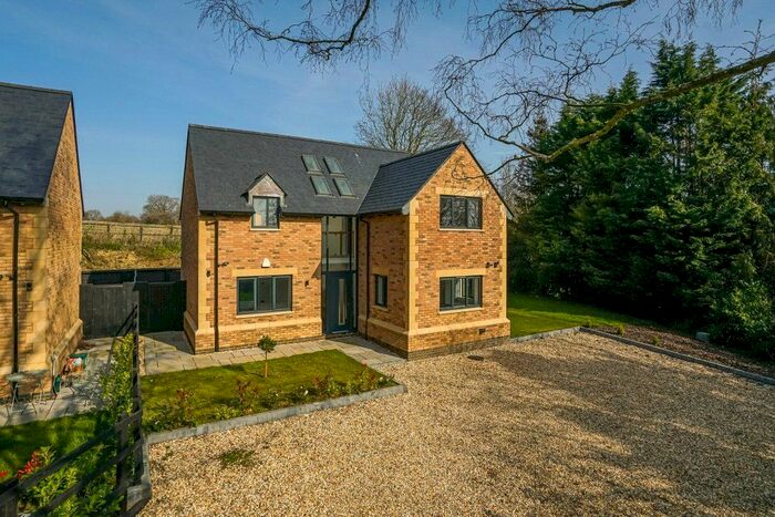 4 Bedroom Detached House For Sale In Woodperry Hill, Stanton St John, OX33