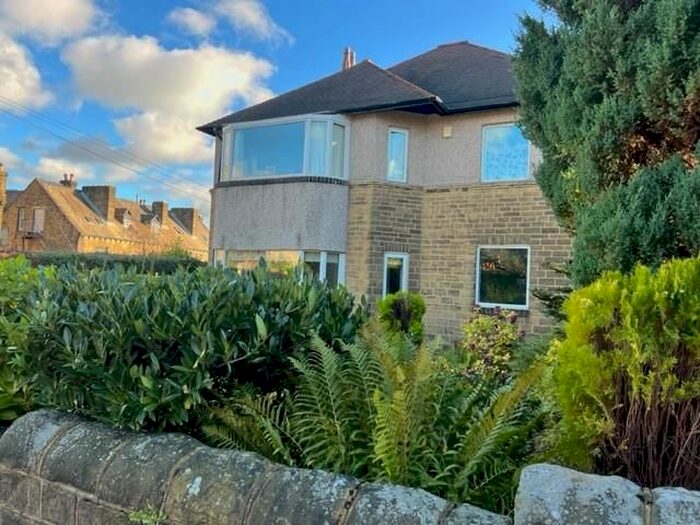 2 Bedroom Flat To Rent In Cedar Avenue, Huddersfield, HD1