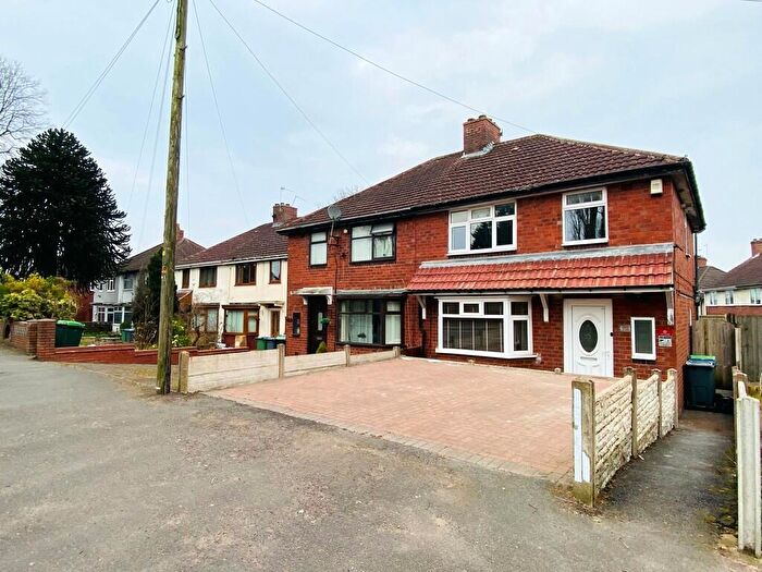 3 Bedroom Semi-Detached House To Rent In Thimblemill Road, Smethwick, Birmingham, B67