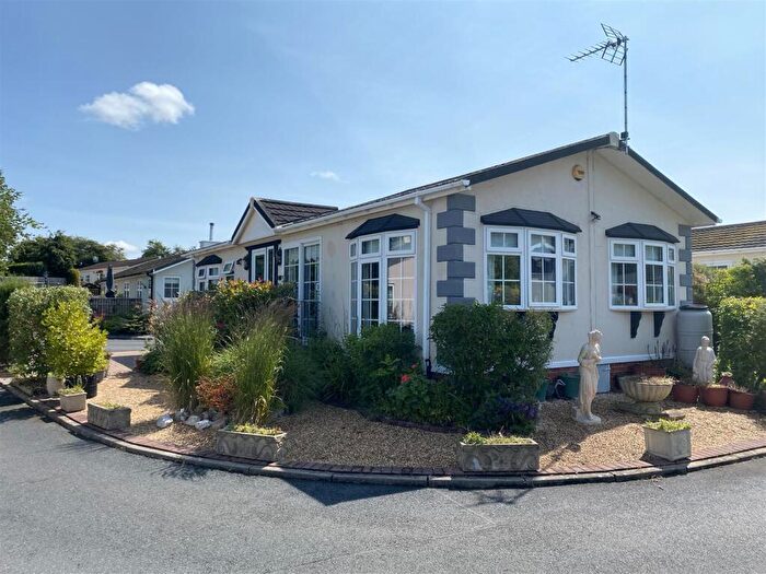 2 Bedroom Park Home For Sale In Severn Bank Park, Stourport-On-Severn, DY13