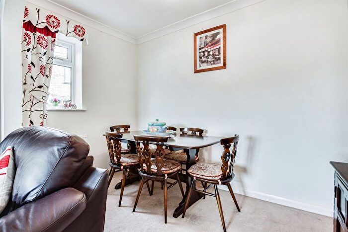 2 Bedroom Detached Bungalow For Sale In Danella Crescent, Wrenthorpe, Wakefield, WF2
