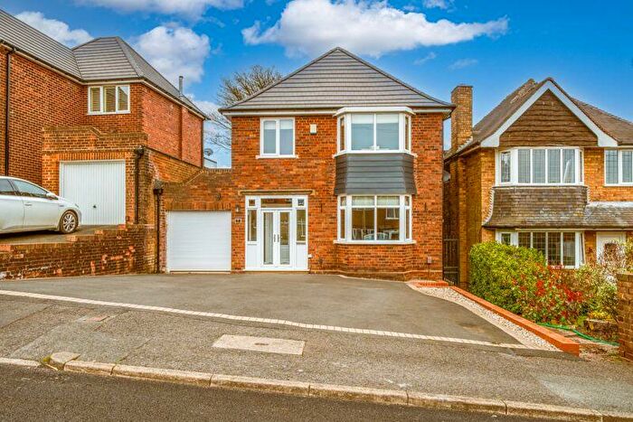 3 Bedroom Detached House For Sale In Elizabeth Grove, Dudley, DY2