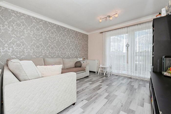 1 Bedroom Flat For Sale In Ebbsfleet Walk, Northfleet, Gravesend, Kent, DA11