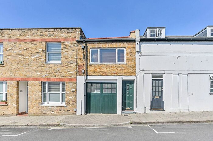 2 Bedroom Property To Rent In Farm Avenue, Streatham, London, SW16