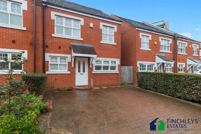 4 Bedroom Semi-Detached House To Rent In Dale Grove, North Finchley, N12