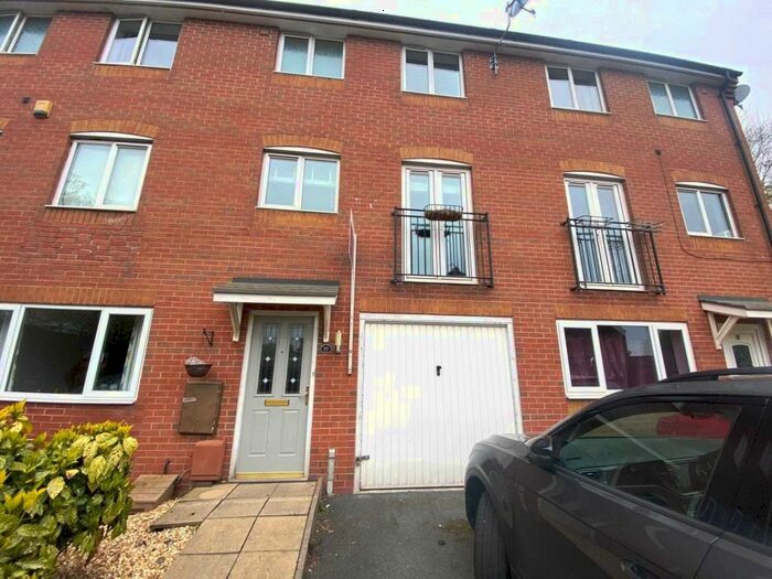 3 Bedroom Semi-Detached House To Rent In Laxey Close, Chadderton, OL9