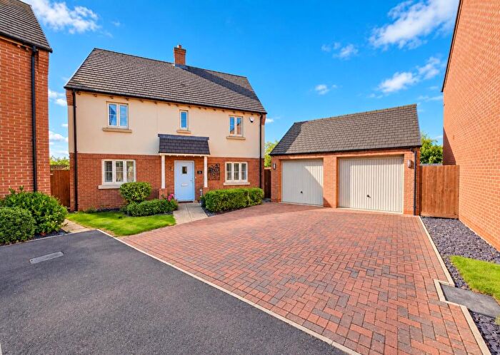 4 Bedroom Detached House For Sale In Holdenby Lane, Earls Barton, Northamptonshire, NN6