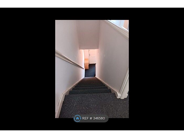 2 Bedroom Flat To Rent In Arrowe Park Road, Wirral, CH49