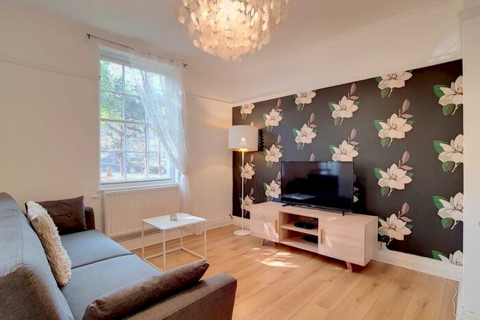 2 Bedroom Flat To Rent In Point Close, London, SE10
