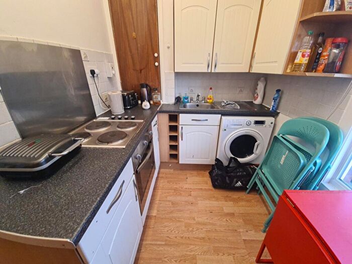 1 Bedroom Flat To Rent In Moorland Road, Leeds, LS6