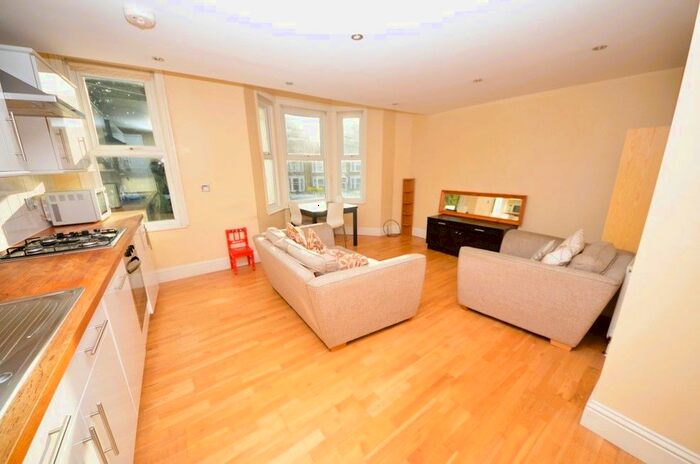 2 Bedroom Flat To Rent In Holmewood Gardens, Brixton Hill, SW2
