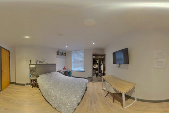 6 Bedroom Apartment To Rent In Hoods Hideout, NG1