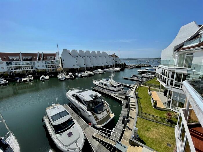 3 Bedroom Flat To Rent In Lake Avenue, Hamworthy, Poole, BH15