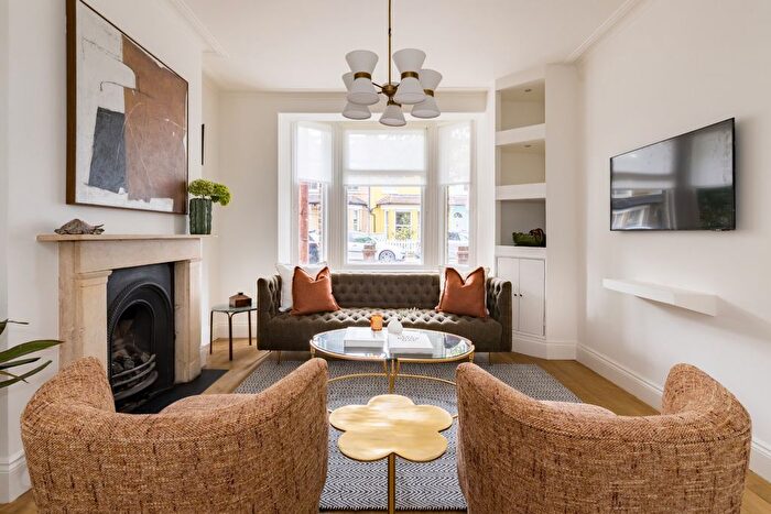 3 Bedroom Terraced House For Sale In Dale Street, Turnham Green, W4