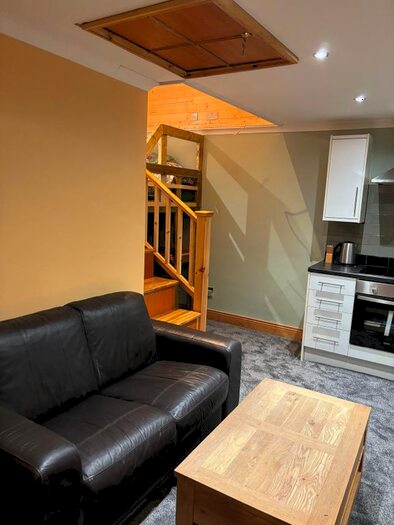 Studio To Rent In The Crossways, Hounslow, TW5