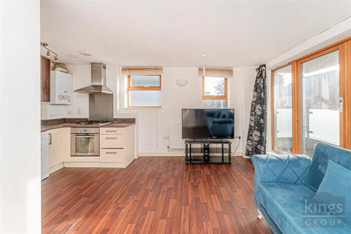 1 Bedroom Flat For Sale In Hampden Lane, London, N17
