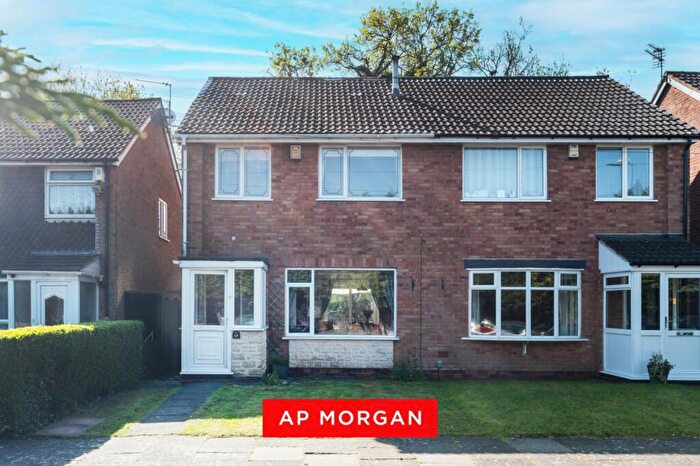 3 Bedroom Semi-Detached House For Sale In Pinewall Avenue, Birmingham, West Midlands, B38