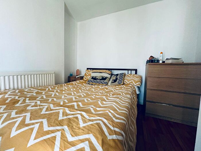 Block Of Flats To Rent In St Michaels Lane, Leeds, LS6