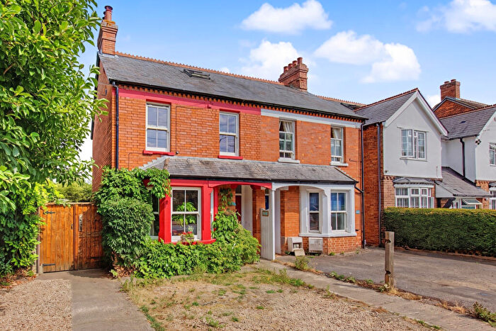 4 Bedroom Semi-Detached House For Sale In Rose Hill, Oxford, OX4